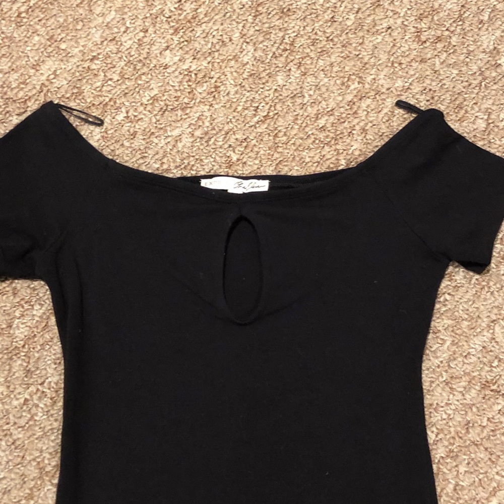 NWOT Express Off Shoulder Keyhole Top - Picture 4 of 6